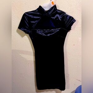 Is color black
The size is xs